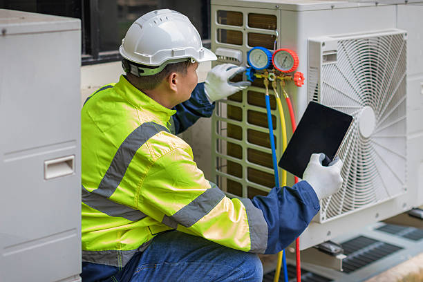 Professional Hvac technician working in Weston, FL